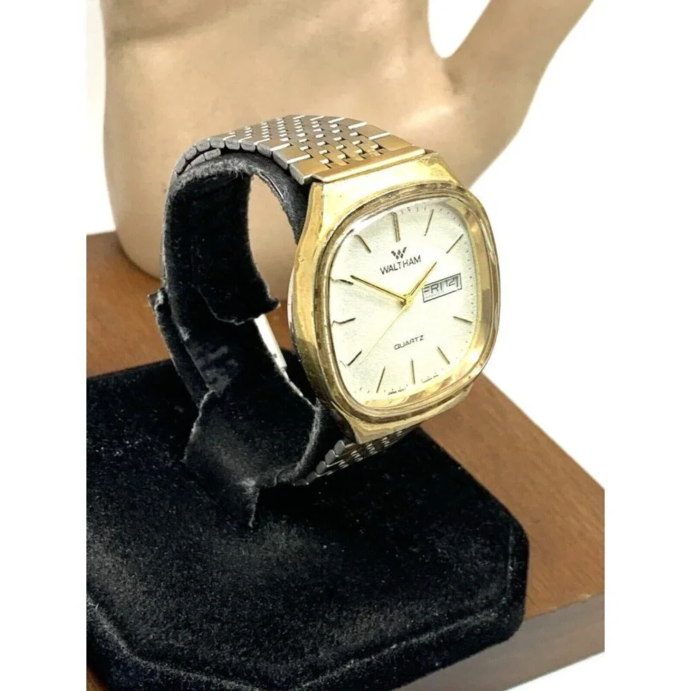 Waltham Mens Watch Vintage Quartz Silver Dial Day Date 33mm Gold Steel B…